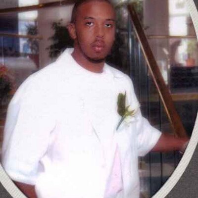 Profile Picture of SEAN POE (@FLYPOE) on Twitter