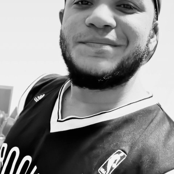 Profile Picture of Laine Lameda (@lainelameda) on Poshmark