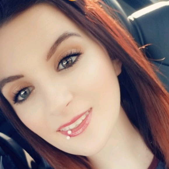 Profile Picture of Tayla Stalker (@tstalker623) on Poshmark