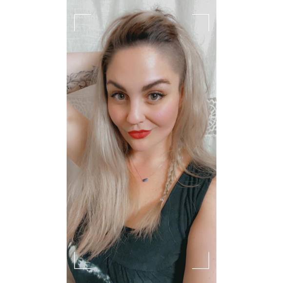 Profile Picture of Summer Sedler (@summer_sedler) on Poshmark