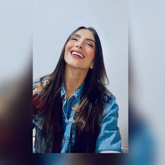 Profile Picture of Daniela Serna lopez (@daserlo9112) on Poshmark