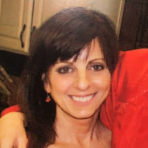 Profile Picture of Lori Blaser (@blaser100) on Poshmark