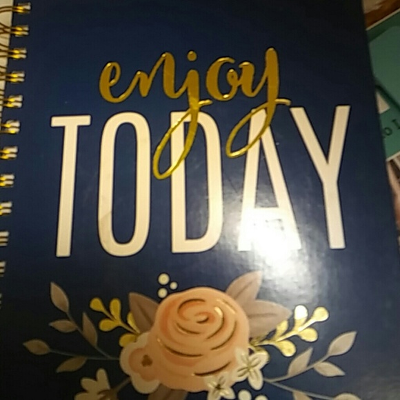 Profile Picture of Lacey Glick (@laceyanne555) on Poshmark