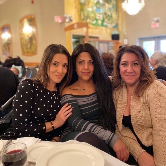 Profile Picture of Angie Tripodi (@angietripodi31) on Poshmark