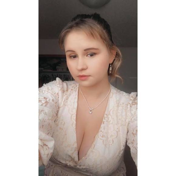 Profile Picture of Natasha Dumansky (@natashadumansky) on Poshmark