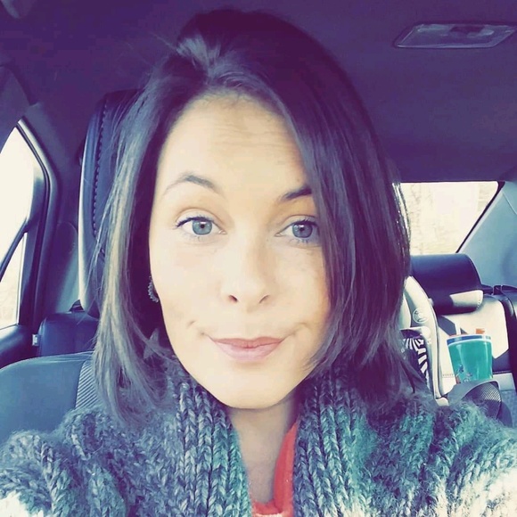 Profile Picture of Ashley Beigert (@ashleybeigert) on Poshmark