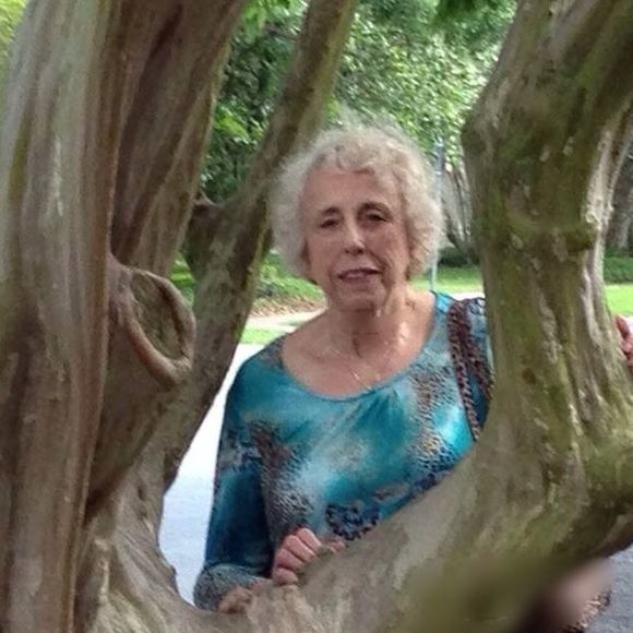 Nancy Fleagle - Poshmark Profile Picture of Nancy Fleagle (@nfleagle) on Poshmark