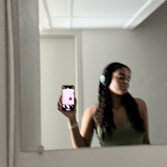 Profile Picture of Dominique Armstrong (@dowinique) on Poshmark