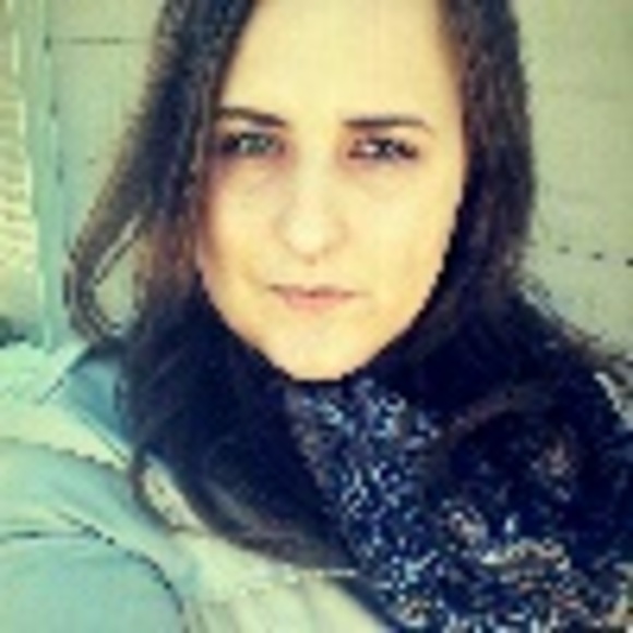 Profile Picture of Julie Albantova (@juliealb) on Poshmark