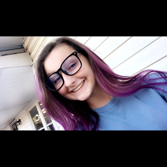 Profile Picture of Kierston Hogeland (@k_hogeland) on Poshmark