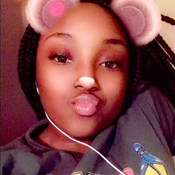 Profile Picture of Jaciona Franklin (@jaciona03_) on Poshmark