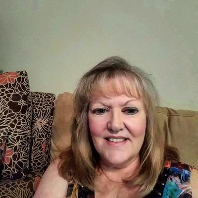 Profile Picture of Lori Cooper (@loricooper1956) on Twitter
