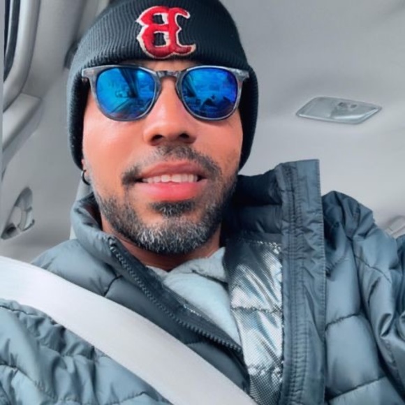 Profile Picture of Roberto Amorim (@robertoamorim) on Poshmark