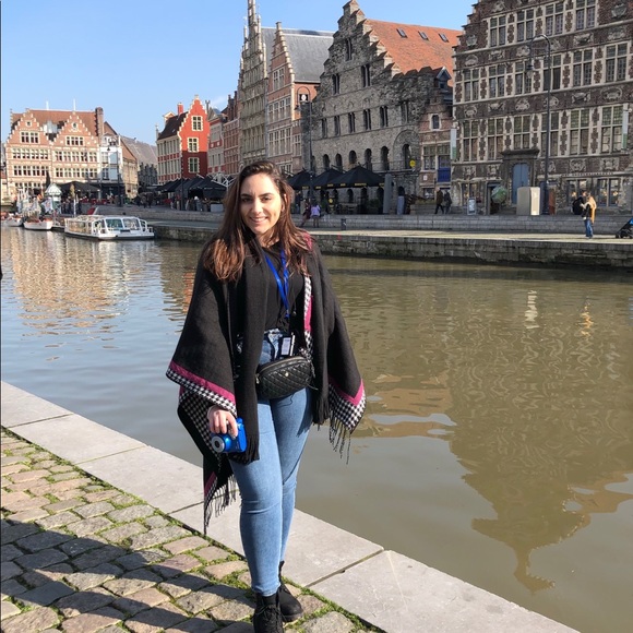 Profile Picture of Markella Deconti (@markella27) on Poshmark