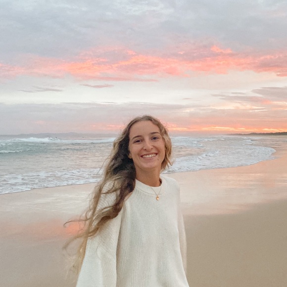 Profile Picture of Chelsea Garbett (@chelsea_garbett) on Poshmark