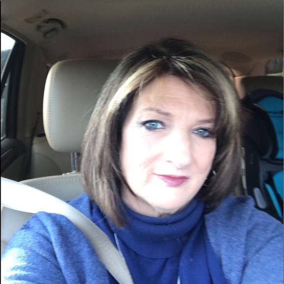 Profile Picture of Angela Stroupe (@angelastroupe) on Poshmark