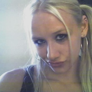 Profile Picture of Laura Amundson (@lauwainlalaland) on Myspace