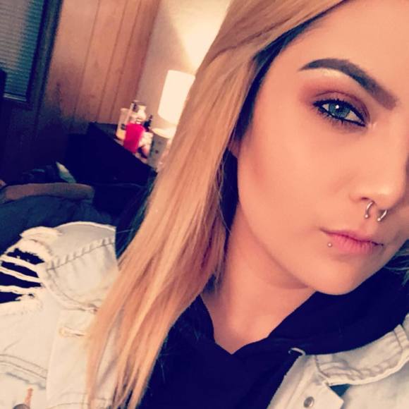 Profile Picture of Tiffany Krutz (@tiffanykrutz) on Poshmark