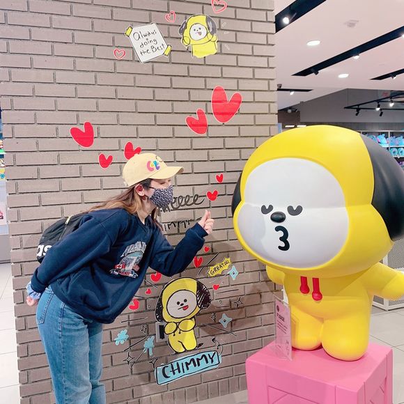 Profile Picture of Tnguyen Nguyen (@grumpytien) on Poshmark