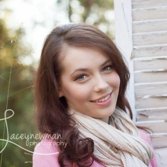 Profile Picture of Makenna Tefteller (@kfoxy13) on Poshmark
