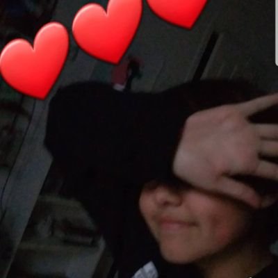 Profile Picture of Max (@CrystalRedd101) on Twitter