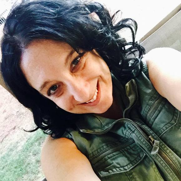 Profile Picture of Theresa Mckinstry (@theresa416) on Poshmark
