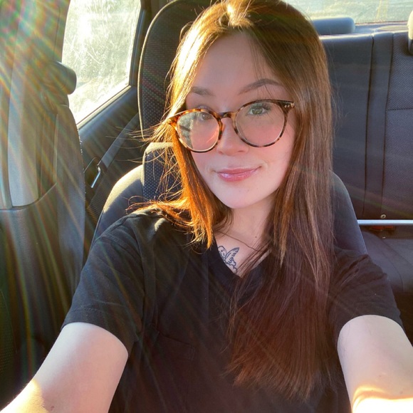 Profile Picture of Faith Mayher (@faithmayher) on Poshmark