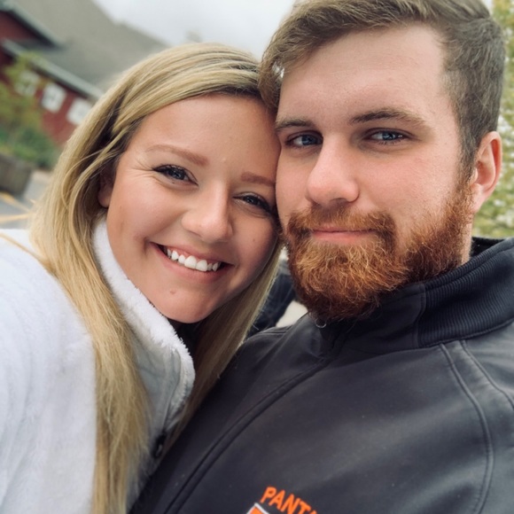 Profile Picture of Cara Nofsinger (@babersgirl29) on Poshmark