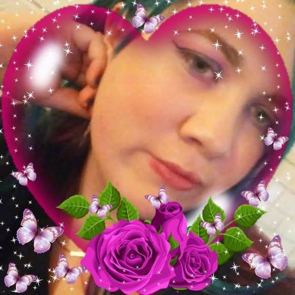 Profile Picture of Laura Wickson (@laura_wickson) on Poshmark