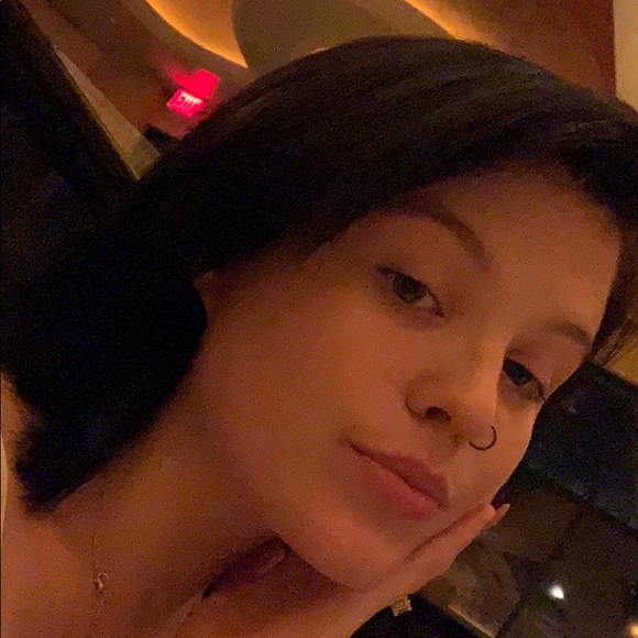 Profile Picture of Angela Piacente (@angela_rose971) on Poshmark