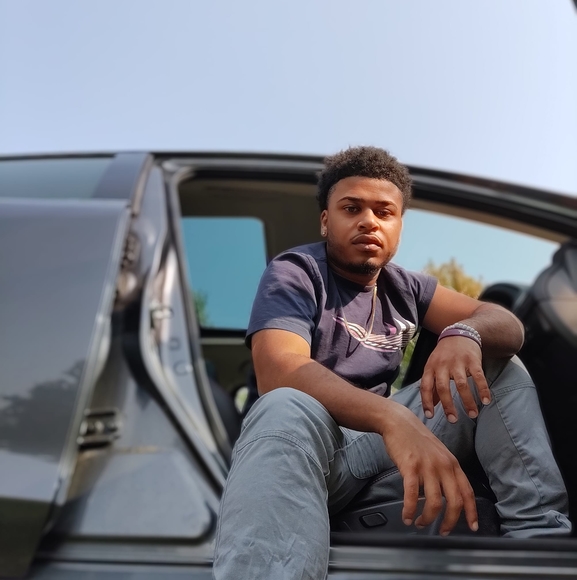 Kevin Planer - Poshmark Profile Picture of Kevin Planer (@awesomekid32) on Poshmark