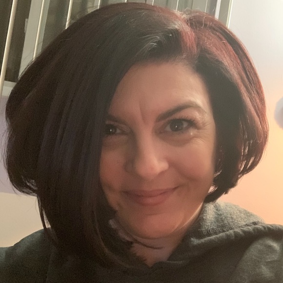 Profile Picture of Jessie Johnson (@jesserfeener) on Poshmark