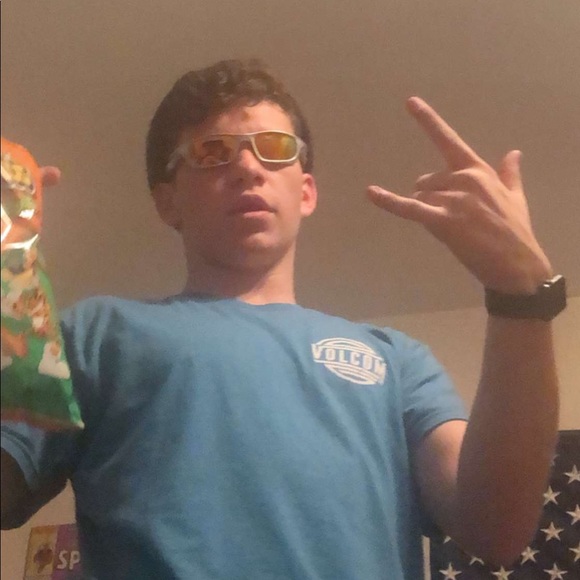 Profile Picture of Tyler Schwagerl (@tyler_schwagerl) on Poshmark