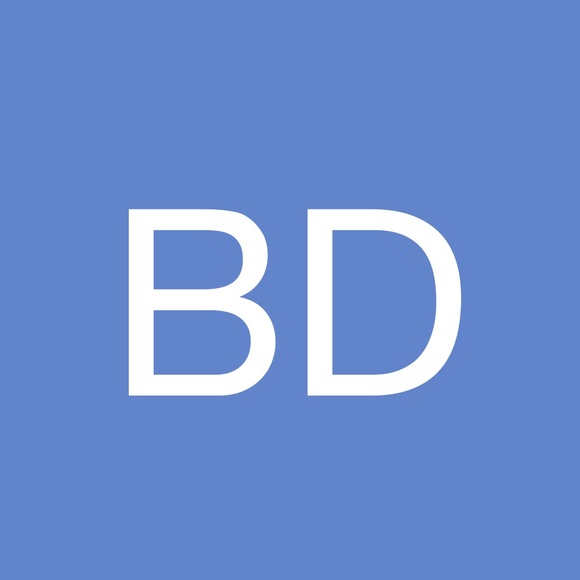 Profile Picture of Barbara Daniels (@barbaracdaniels) on Poshmark