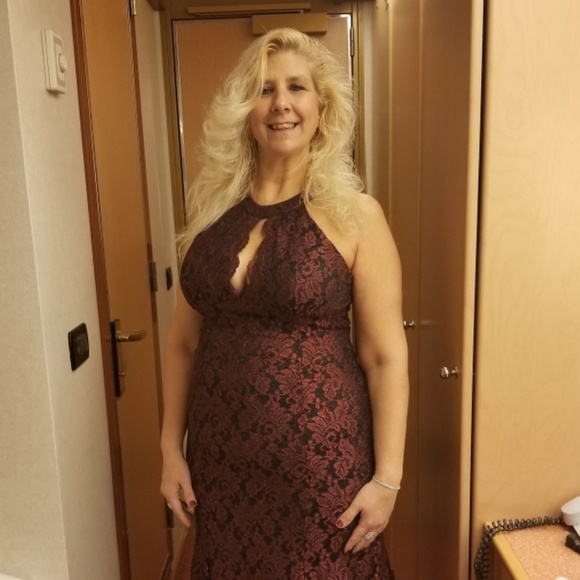 Profile Picture of Gloria Todryk (@gjgatorfan) on Poshmark