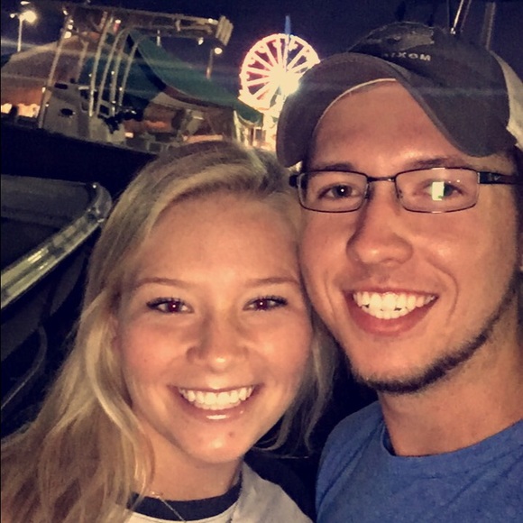 Profile Picture of Zoe Bradley (@zoenichole02) on Poshmark