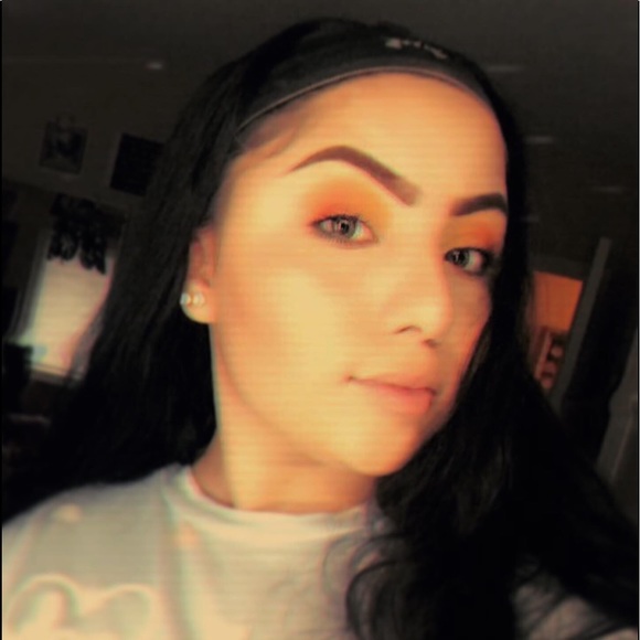 Jasmine Lora-deharo - Poshmark Profile Picture of Jasmine Lora-deharo (@jasmine_luv4) on Poshmark