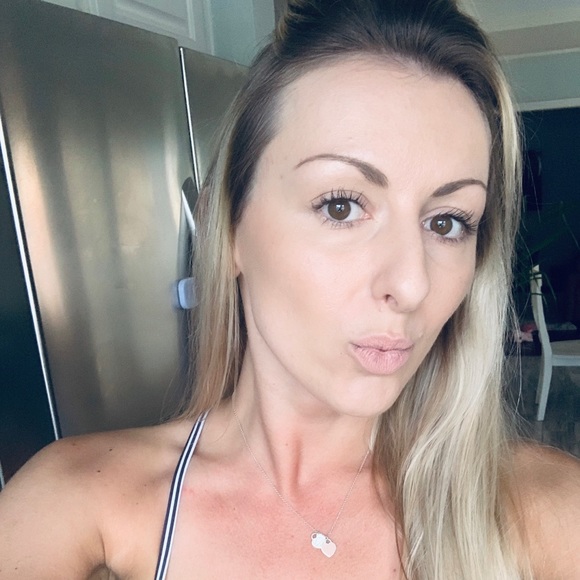 Profile Picture of Anna Goocher (@annagoocher) on Poshmark