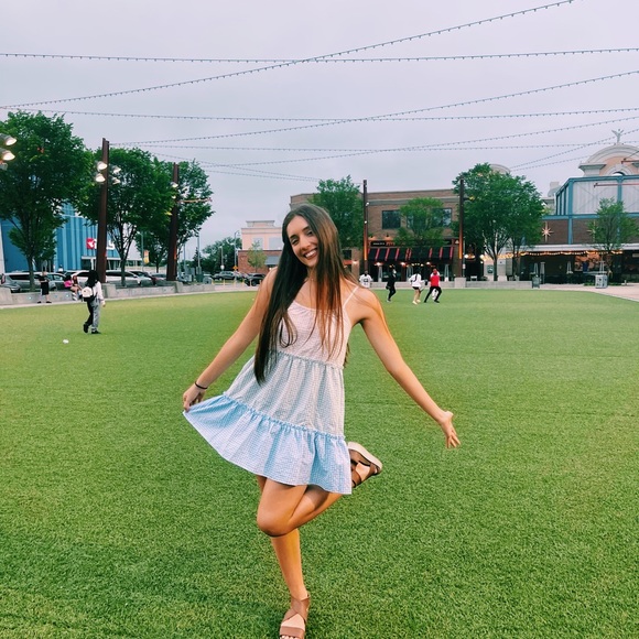 Hannah Hanish - Poshmark Profile Picture of Hannah Hanish (@hannahclaire32) on Poshmark