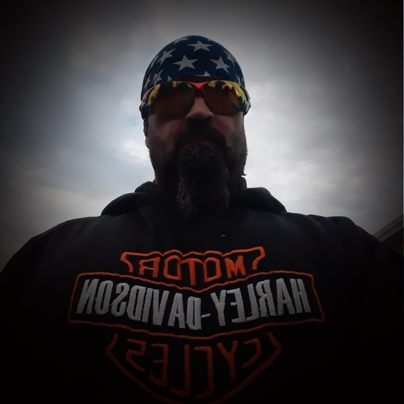 Profile Picture of Randy Wolfe (@randy_wolfe) on Poshmark