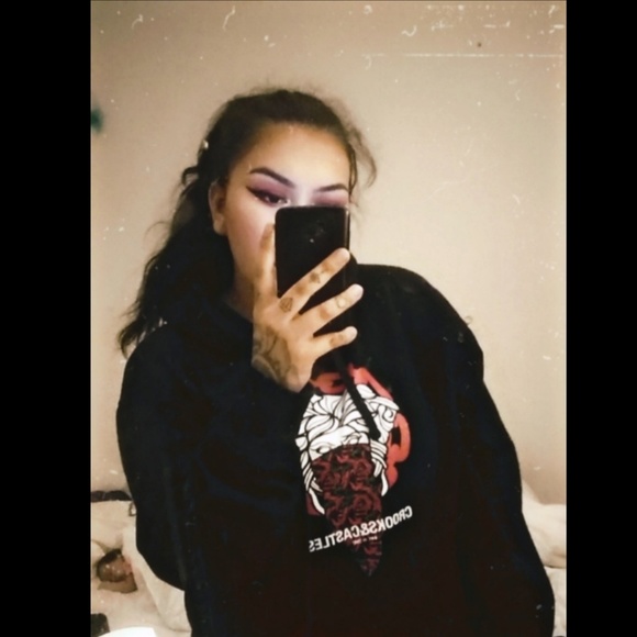 Profile Picture of Eliasia Kishayinew (@eliasia_k) on Poshmark