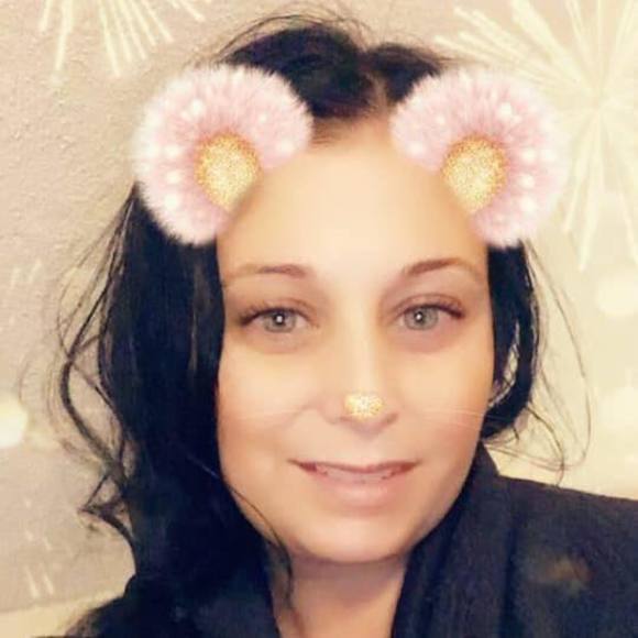 Profile Picture of Jessica Smolinsky (@jezzieliegh) on Poshmark