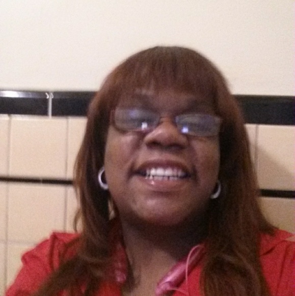 Profile Picture of Ruth Craig (@ruthcraig) on Poshmark
