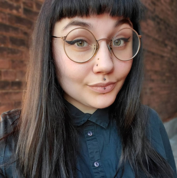 Profile Picture of Taylor Greer (@meriad0cx) on Poshmark