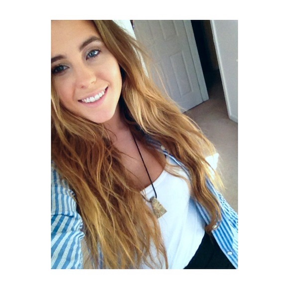 Profile Picture of Devon Bearden (@vonyvonn) on Poshmark