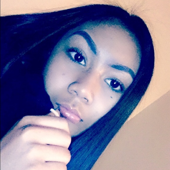 Sopear Chhum - Poshmark Profile Picture of Sopear Chhum (@yungqueeenn_) on Poshmark