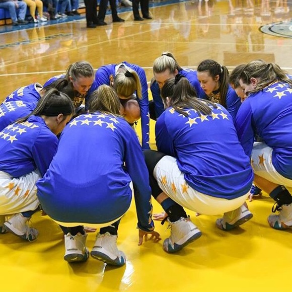 Profile Picture of Lee Winningham (@zoielee25) on Poshmark