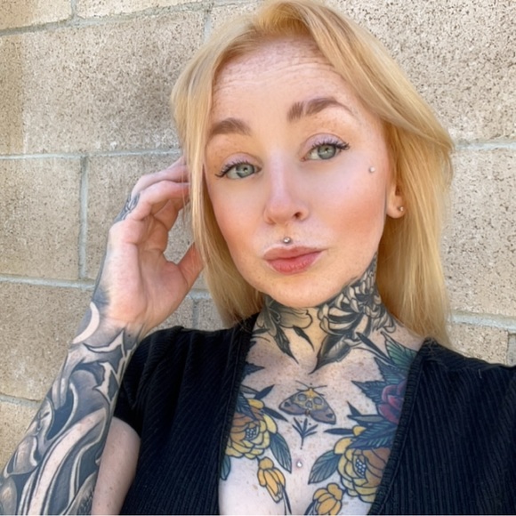 Profile Picture of Katelyn Mitchell (@katelynfromhell) on Poshmark