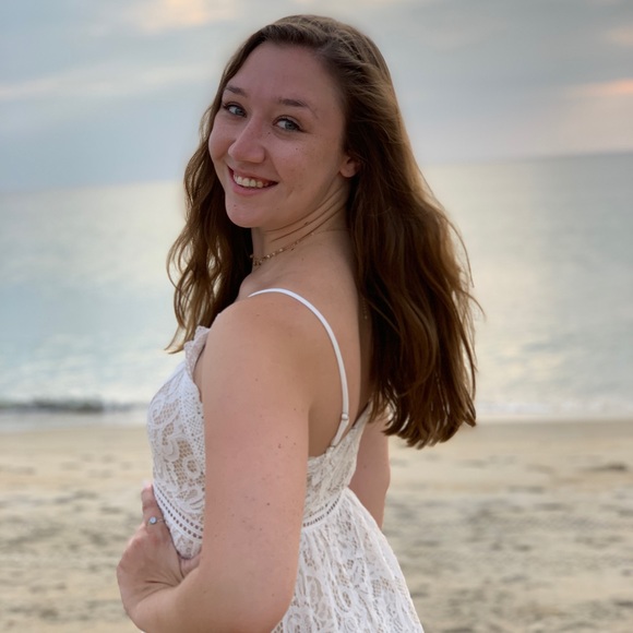 Profile Picture of Julia Isacson (@juliaisacson) on Poshmark