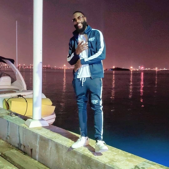 Profile Picture of Ray Howell (@twinr08) on Poshmark